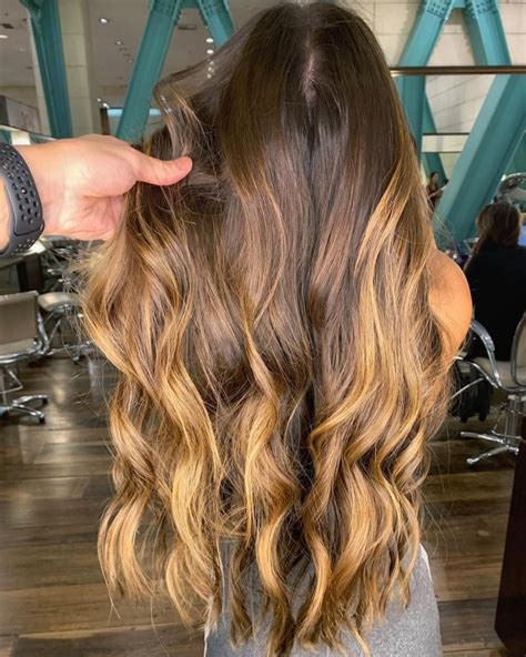 Ombré hair mel: 30 ideias para iluminar os fios no salão ou em casa.